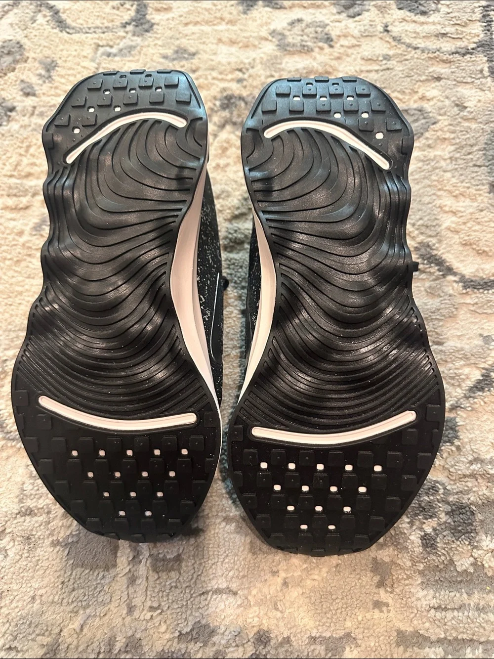NIKE Motiva SE Walking Sneaker NIB